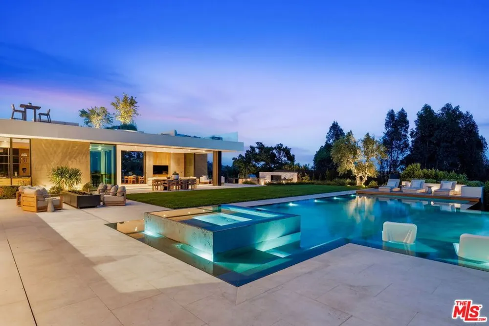 1830 Mango Way Los Angeles, CA 90049