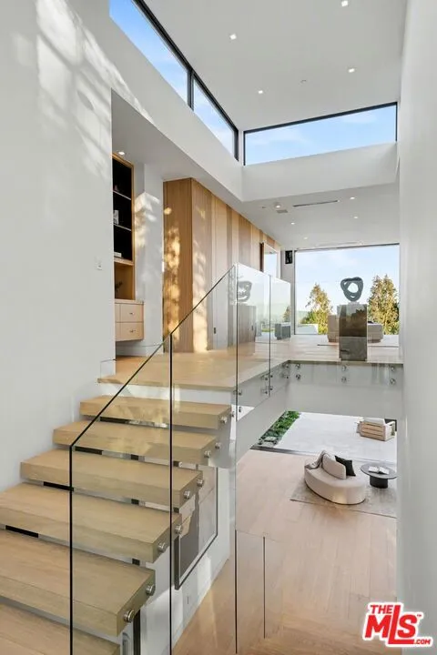 1830 Mango Way Los Angeles, CA 90049