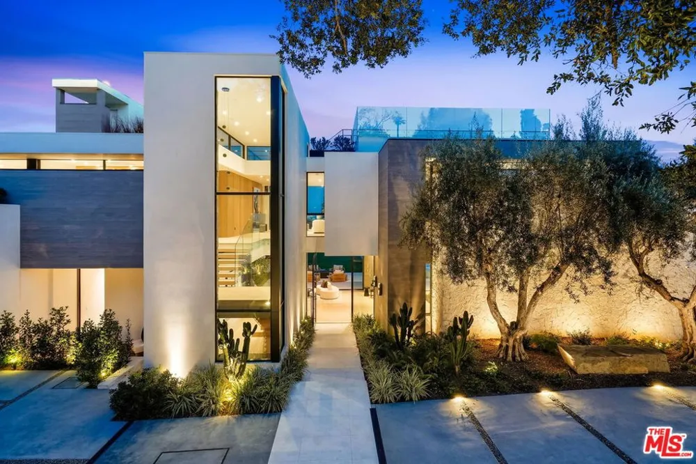 1830 Mango Way Los Angeles, CA 90049