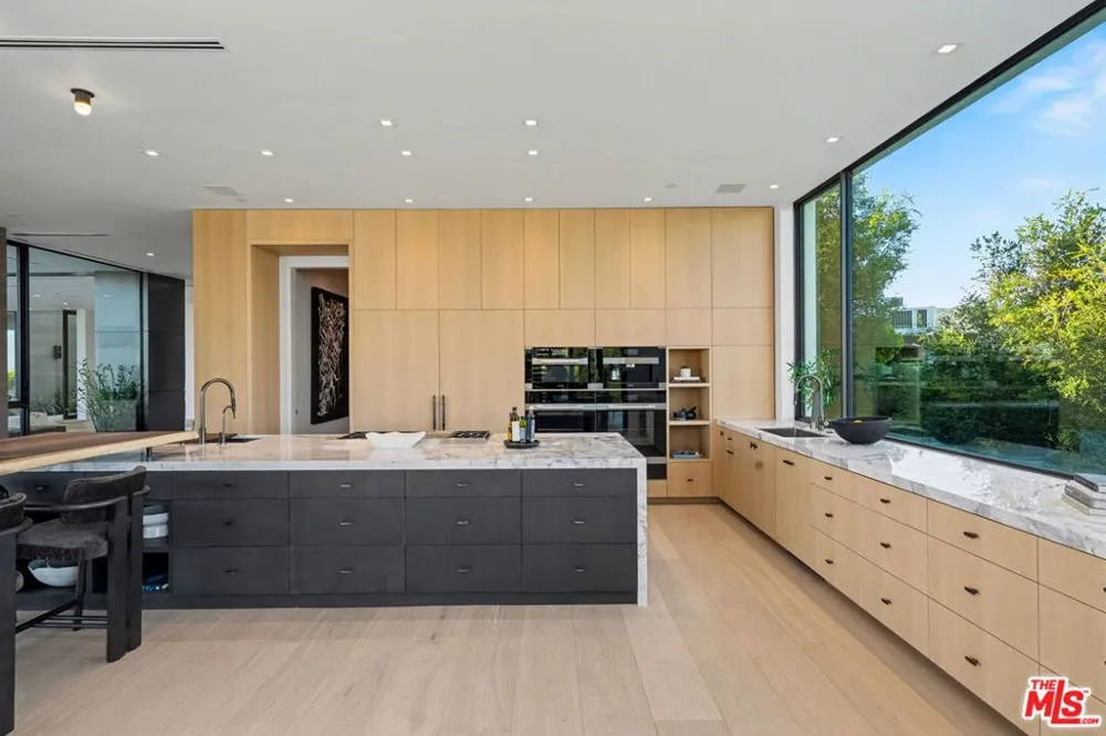 1830 Mango Way Los Angeles, CA 90049