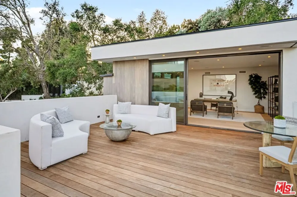 1830 Mango Way Los Angeles, CA 90049