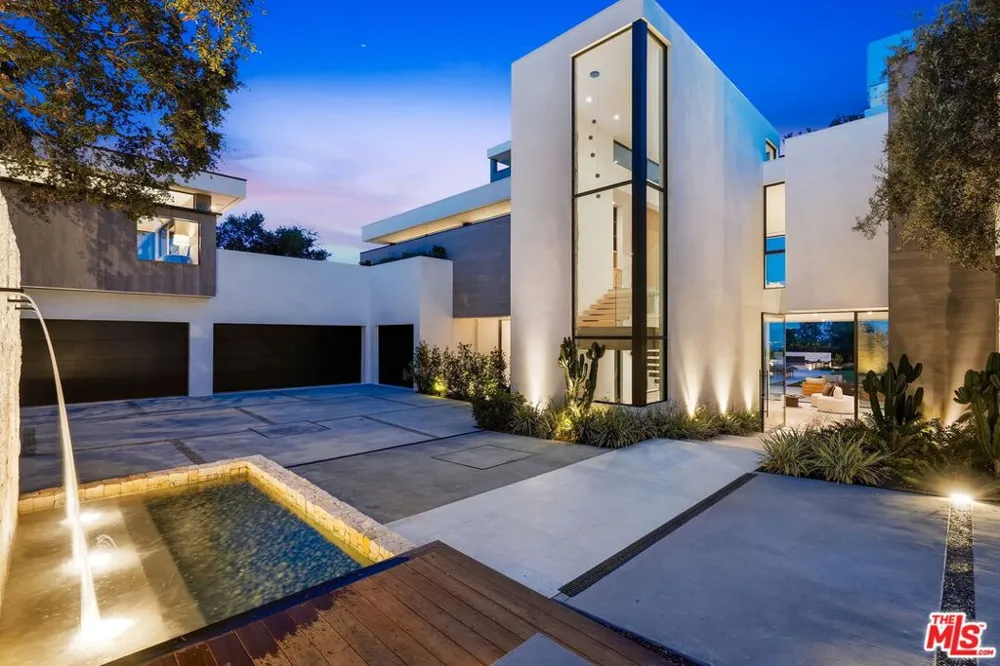 1830 Mango Way Los Angeles, CA 90049
