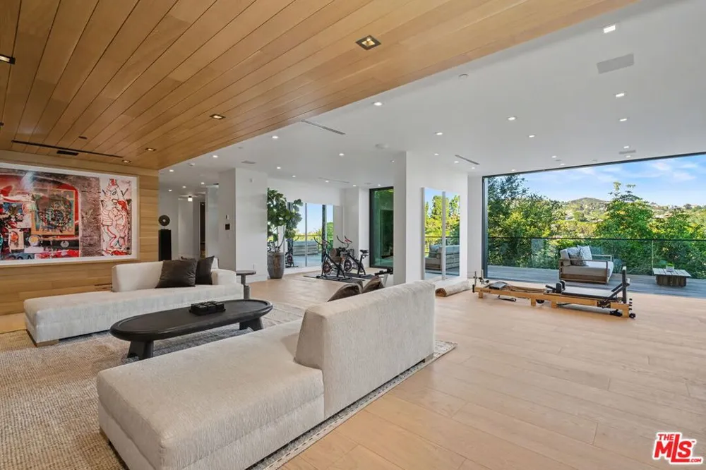 1830 Mango Way Los Angeles, CA 90049