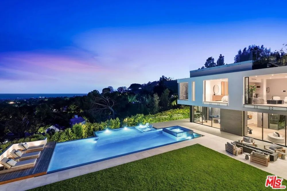 1830 Mango Way Los Angeles, CA 90049