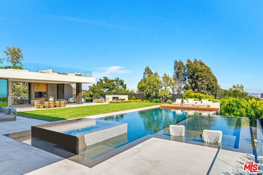 1830 Mango Way Los Angeles, CA 90049