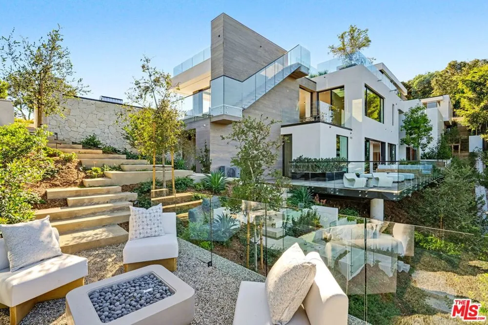 1830 Mango Way Los Angeles, CA 90049