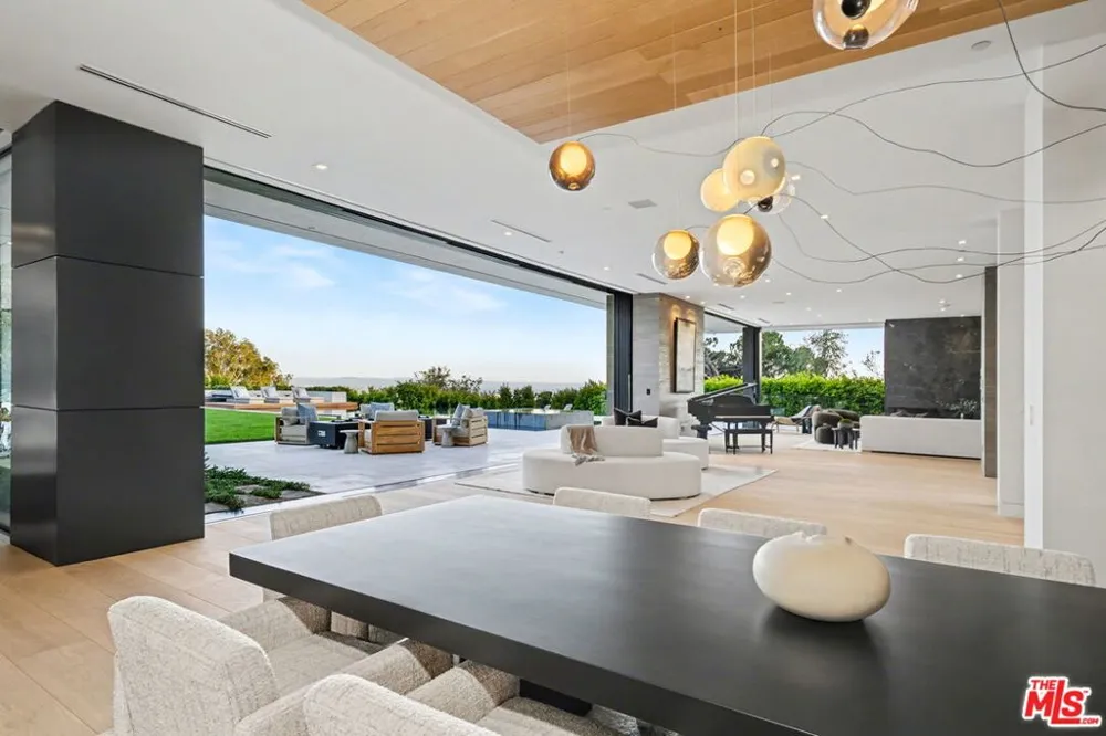 1830 Mango Way Los Angeles, CA 90049