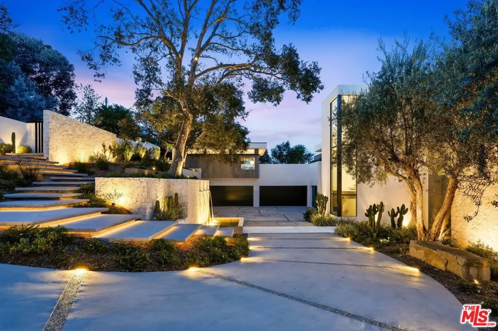 1830 Mango Way Los Angeles, CA 90049