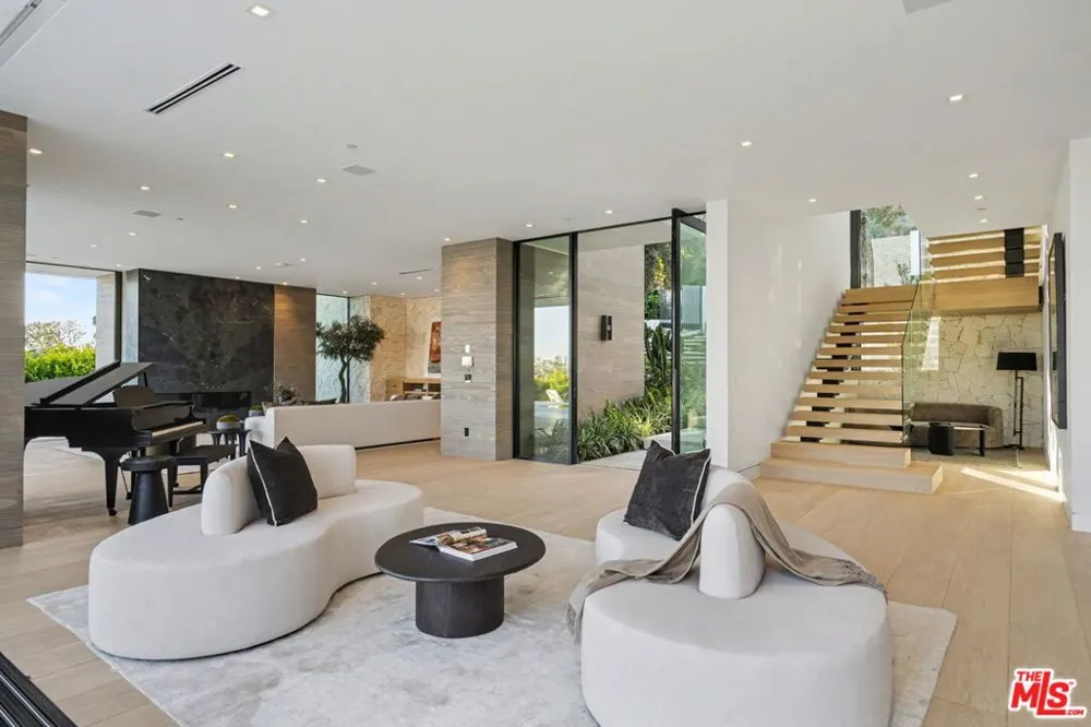 1830 Mango Way Los Angeles, CA 90049