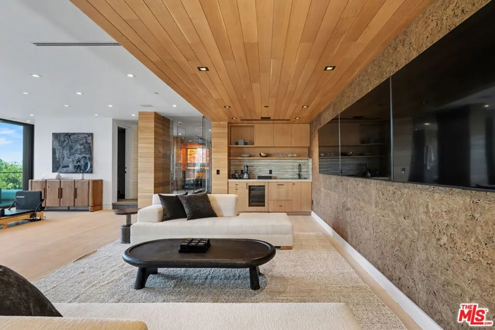 1830 Mango Way Los Angeles, CA 90049