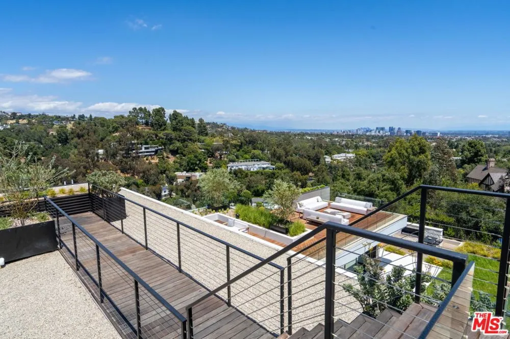 1830 Mango Way Los Angeles, CA 90049