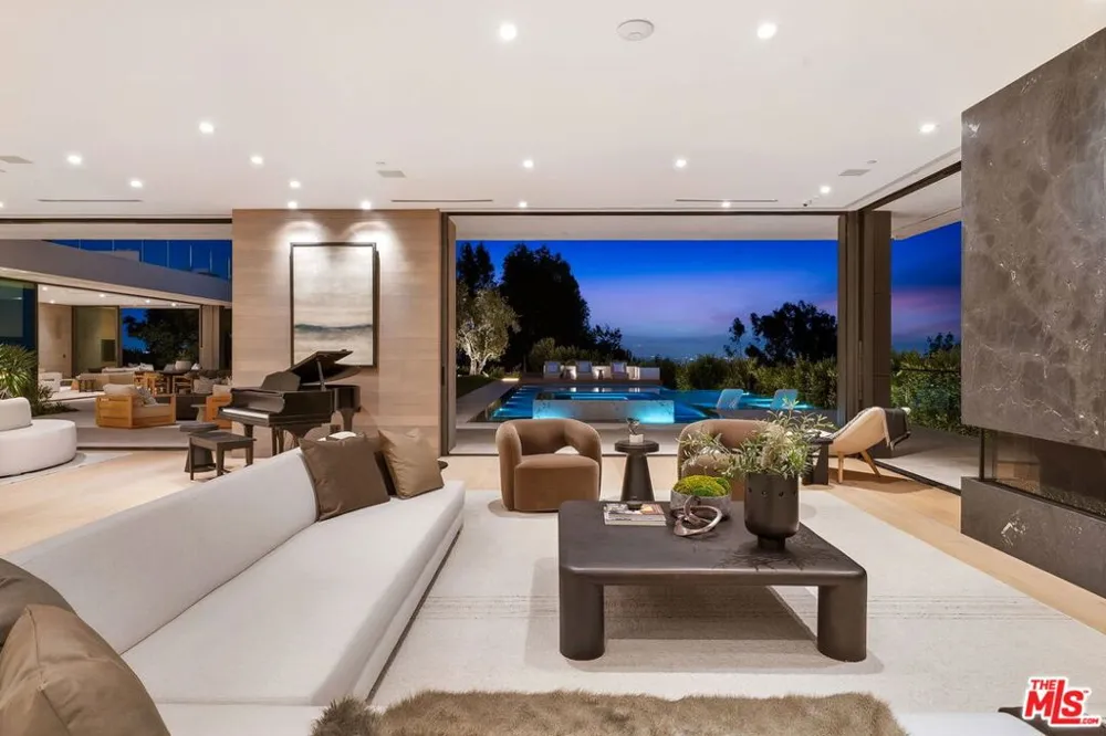 1830 Mango Way Los Angeles, CA 90049