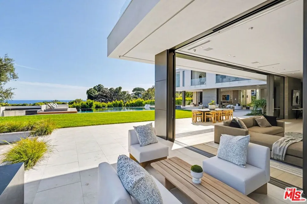 1830 Mango Way Los Angeles, CA 90049
