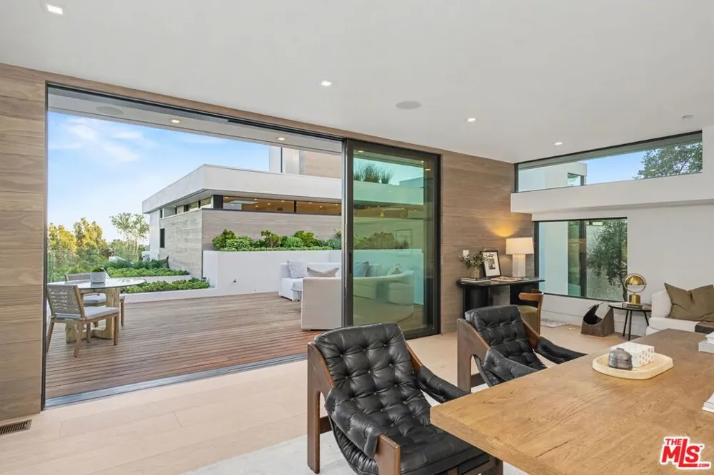 1830 Mango Way Los Angeles, CA 90049