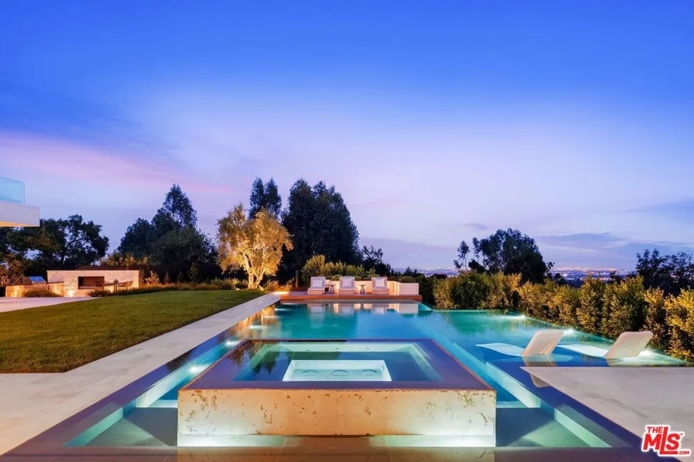 1830 Mango Way Los Angeles, CA 90049