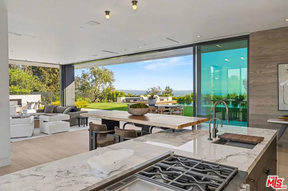 1830 Mango Way Los Angeles, CA 90049