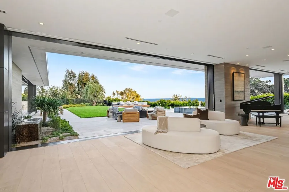1830 Mango Way Los Angeles, CA 90049