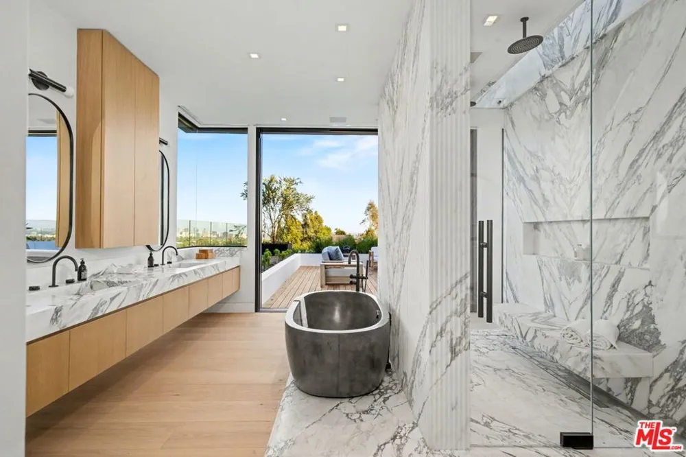1830 Mango Way Los Angeles, CA 90049