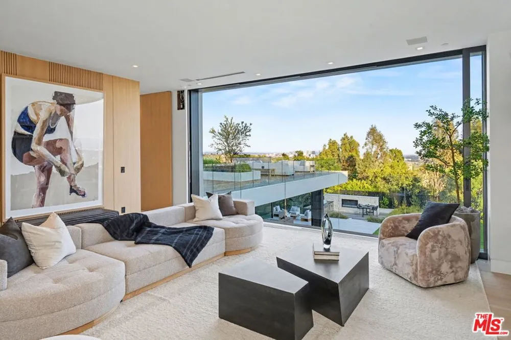 1830 Mango Way Los Angeles, CA 90049