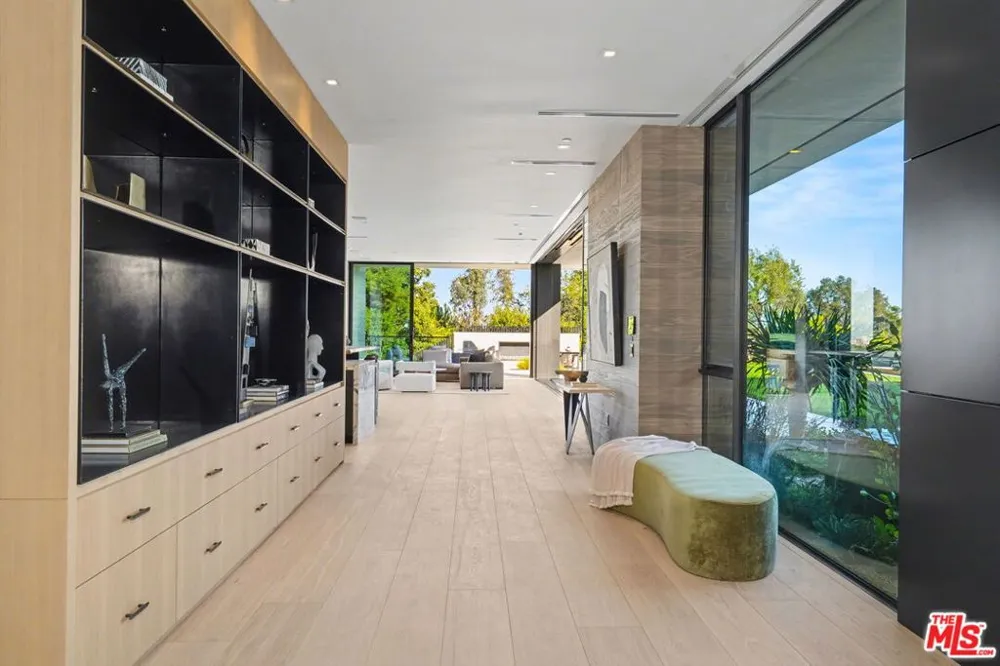 1830 Mango Way Los Angeles, CA 90049