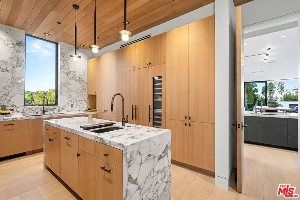 1830 Mango Way Los Angeles, CA 90049