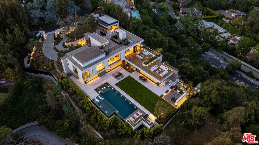 1830 Mango Way Los Angeles, CA 90049