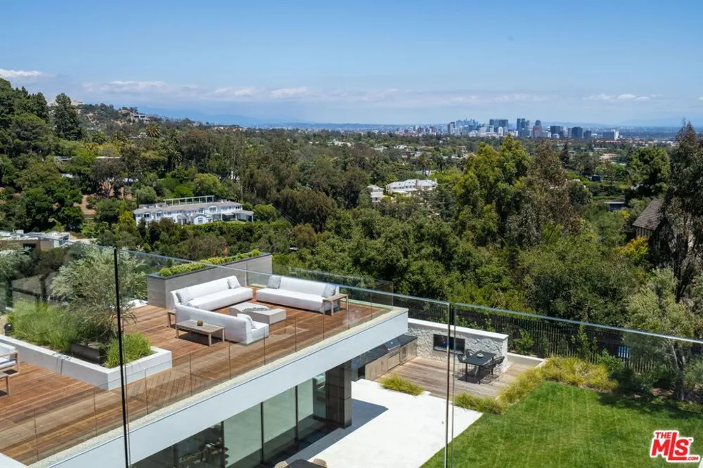 1830 Mango Way Los Angeles, CA 90049