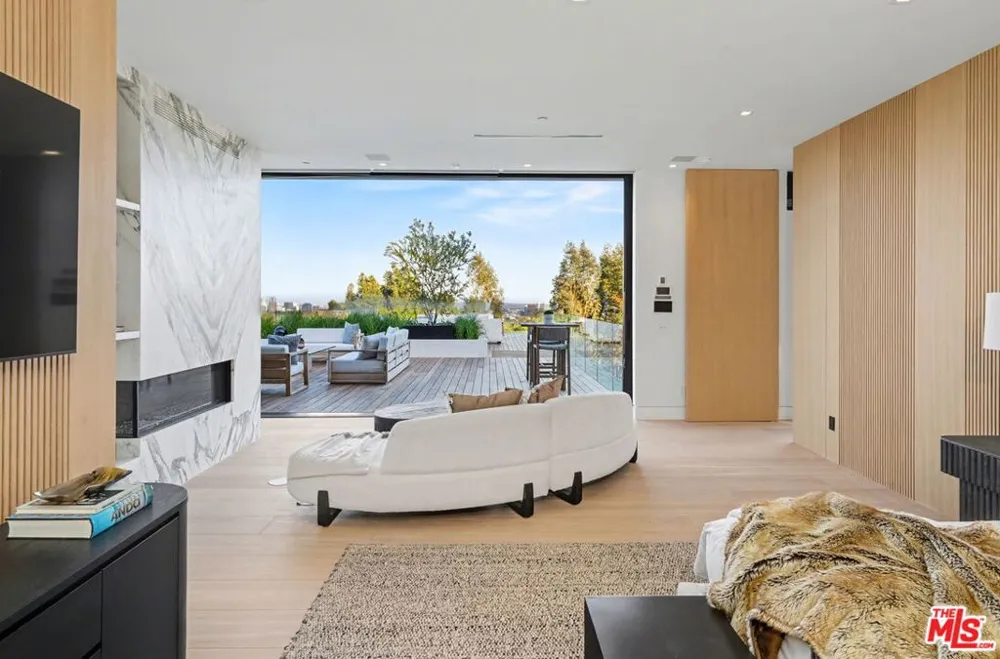 1830 Mango Way Los Angeles, CA 90049