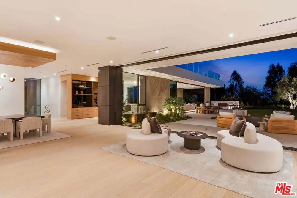 1830 Mango Way Los Angeles, CA 90049