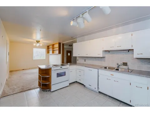 2 W Diamond Avenue