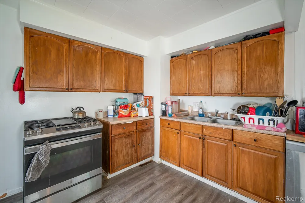 22173 Normandy Avenue Eastpointe City, MI 48021