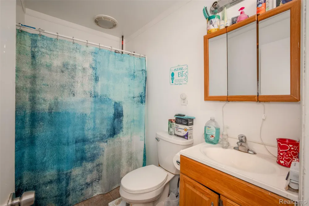 22173 Normandy Avenue Eastpointe City, MI 48021
