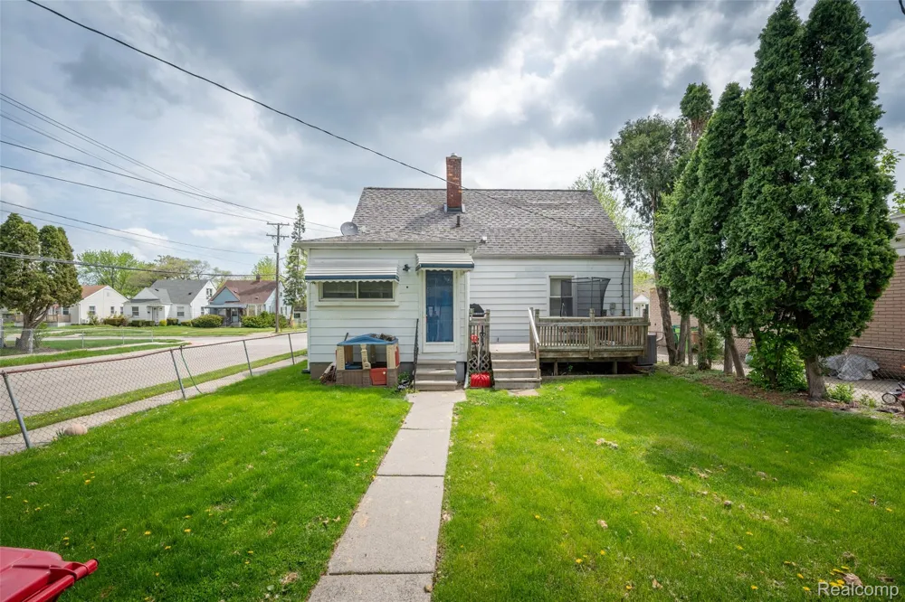 22173 Normandy Avenue Eastpointe City, MI 48021
