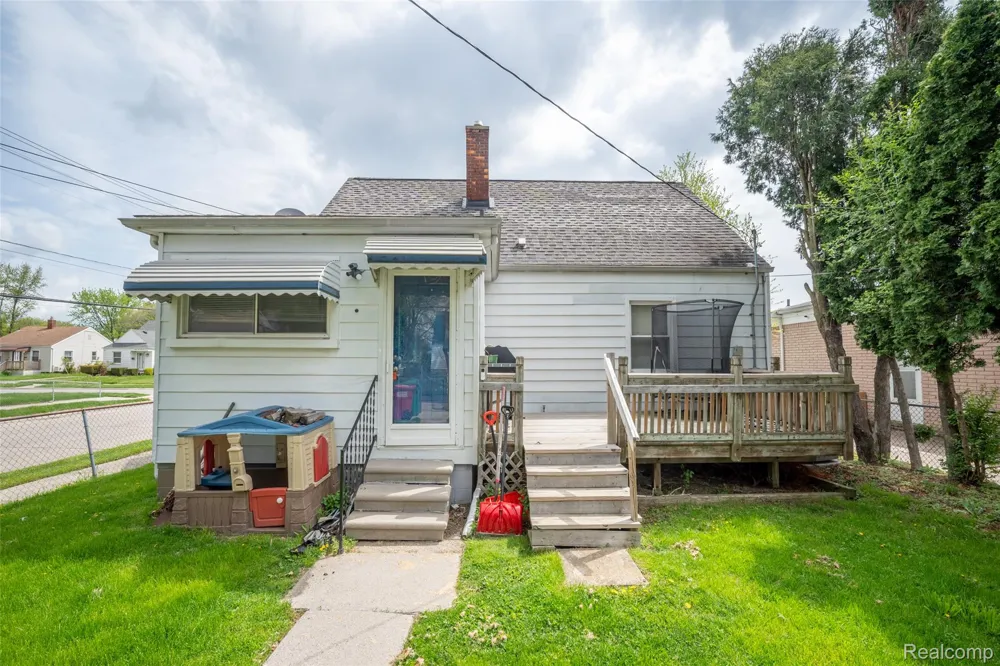 22173 Normandy Avenue Eastpointe City, MI 48021