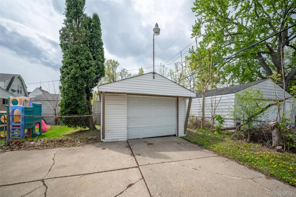 22173 Normandy Avenue Eastpointe City, MI 48021