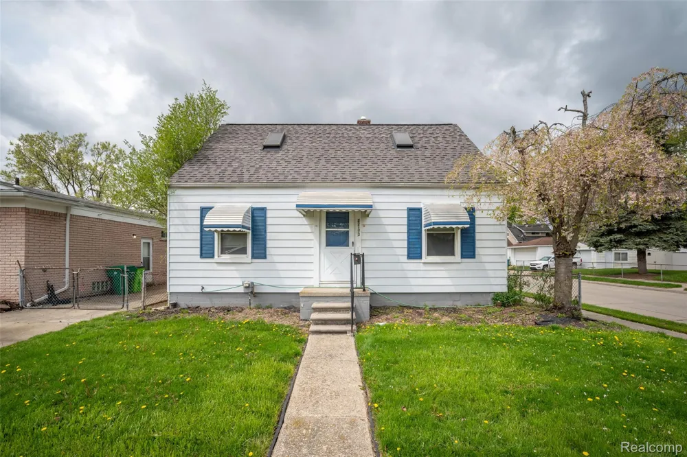 22173 Normandy Avenue Eastpointe City, MI 48021