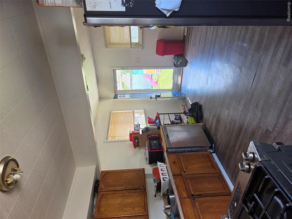 22173 Normandy Avenue Eastpointe City, MI 48021