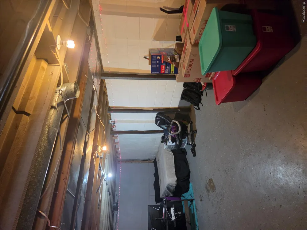 22173 Normandy Avenue Eastpointe City, MI 48021