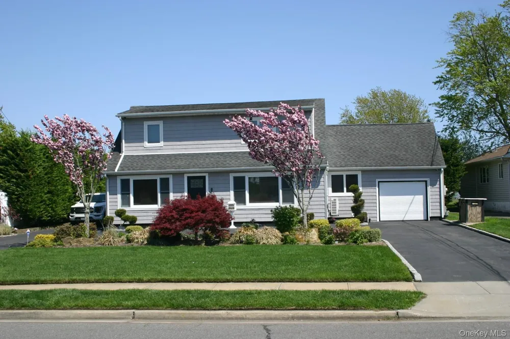 121 Ocean Avenue Massapequa, NY 11758