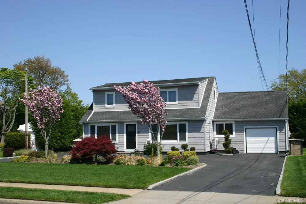 121 Ocean Avenue Massapequa, NY 11758