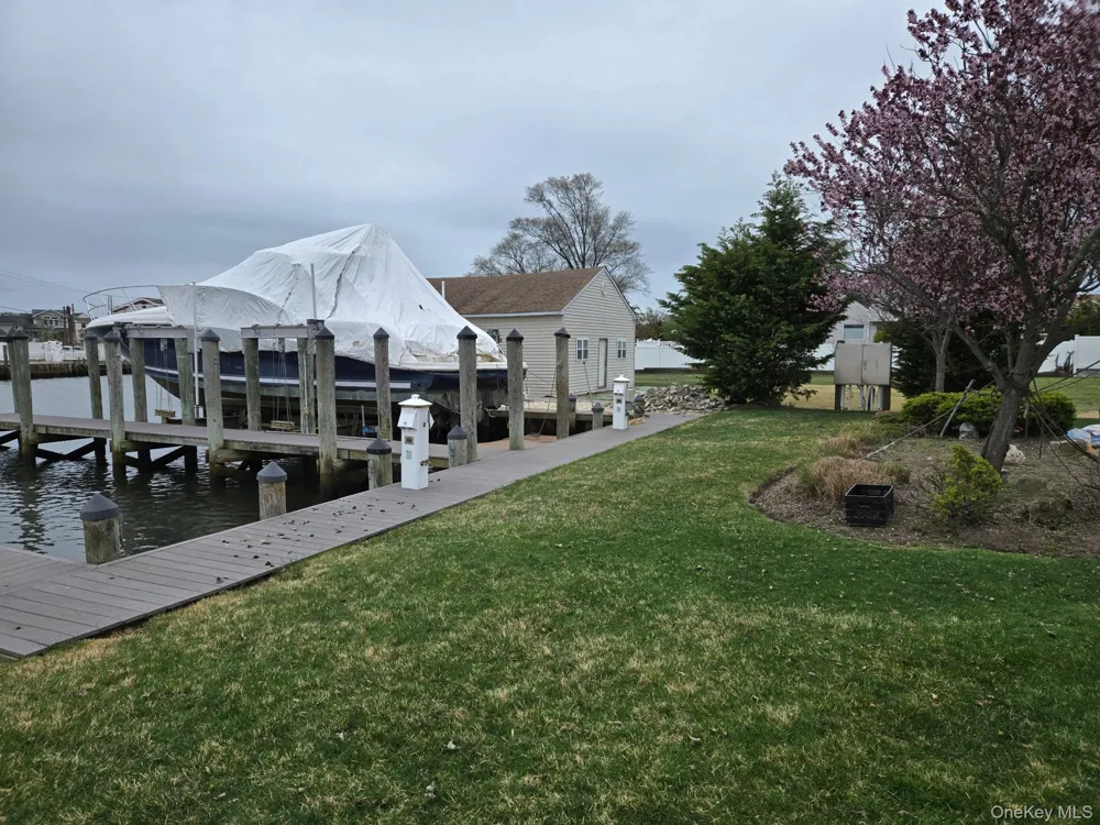 121 Ocean Avenue Massapequa, NY 11758