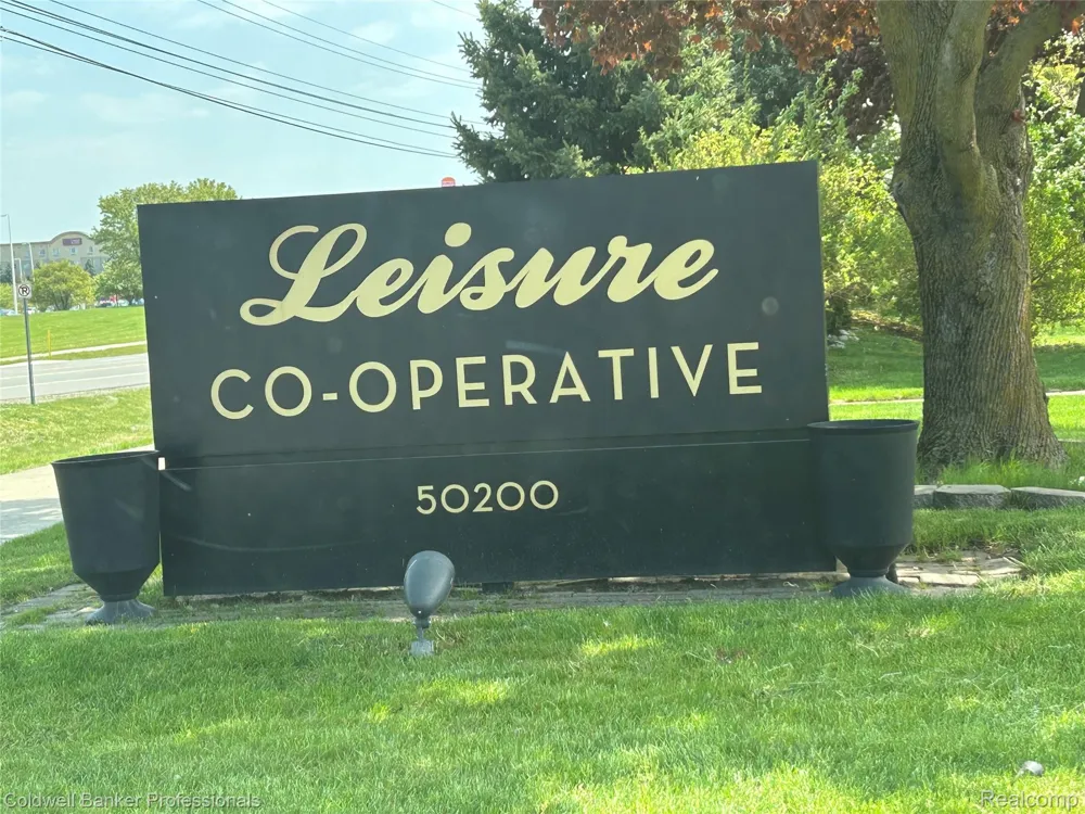 49936 Helfer Boulevard W #8 Wixom City, MI 48393