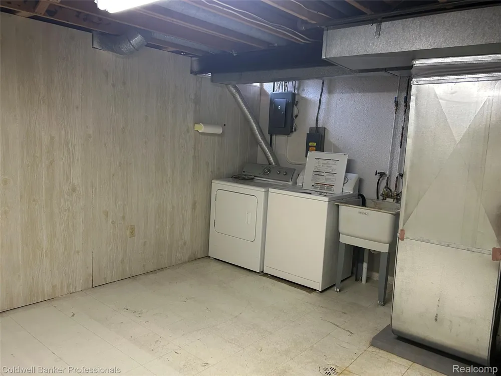 49936 Helfer Boulevard W #8 Wixom City, MI 48393