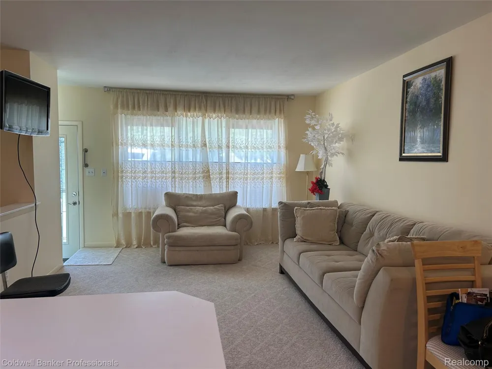 49936 Helfer Boulevard W #8 Wixom City, MI 48393