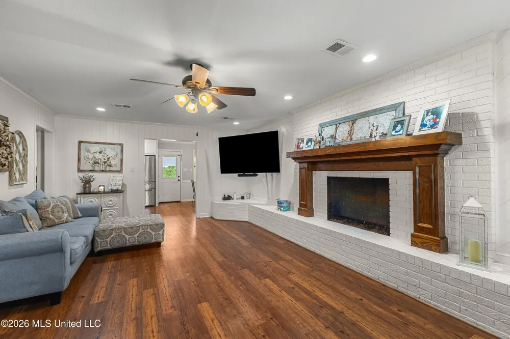 1329 Grantham Road Sumrall, MS 39482