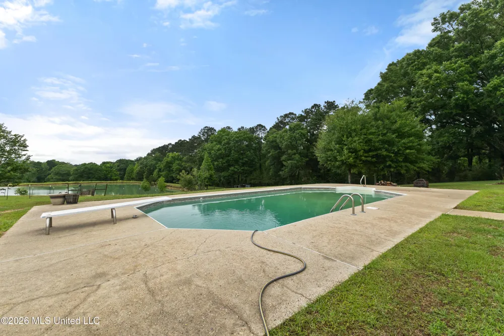 1329 Grantham Road Sumrall, MS 39482