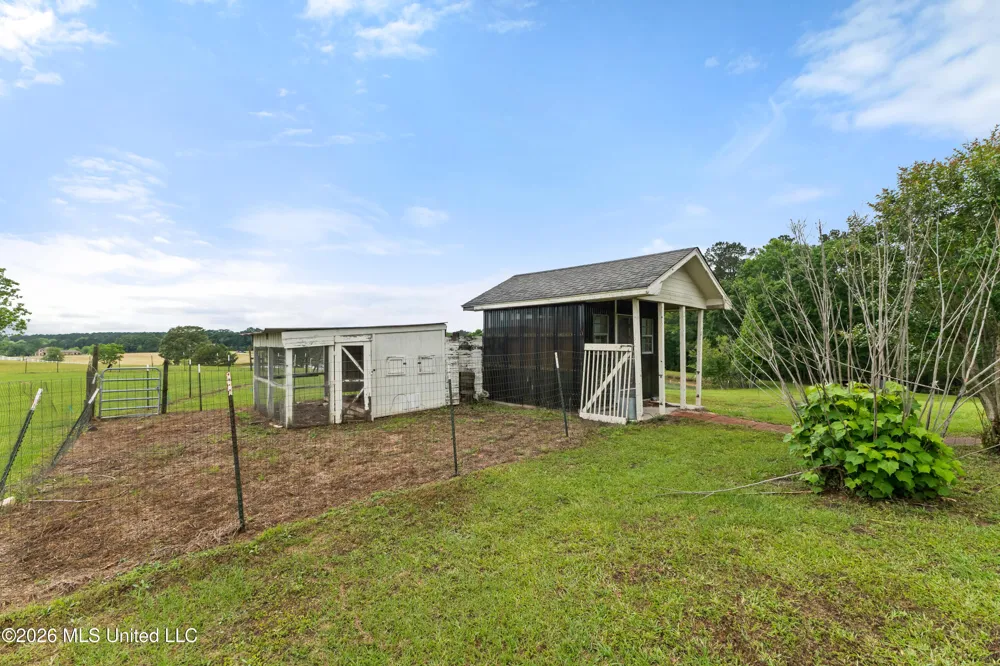 1329 Grantham Road Sumrall, MS 39482