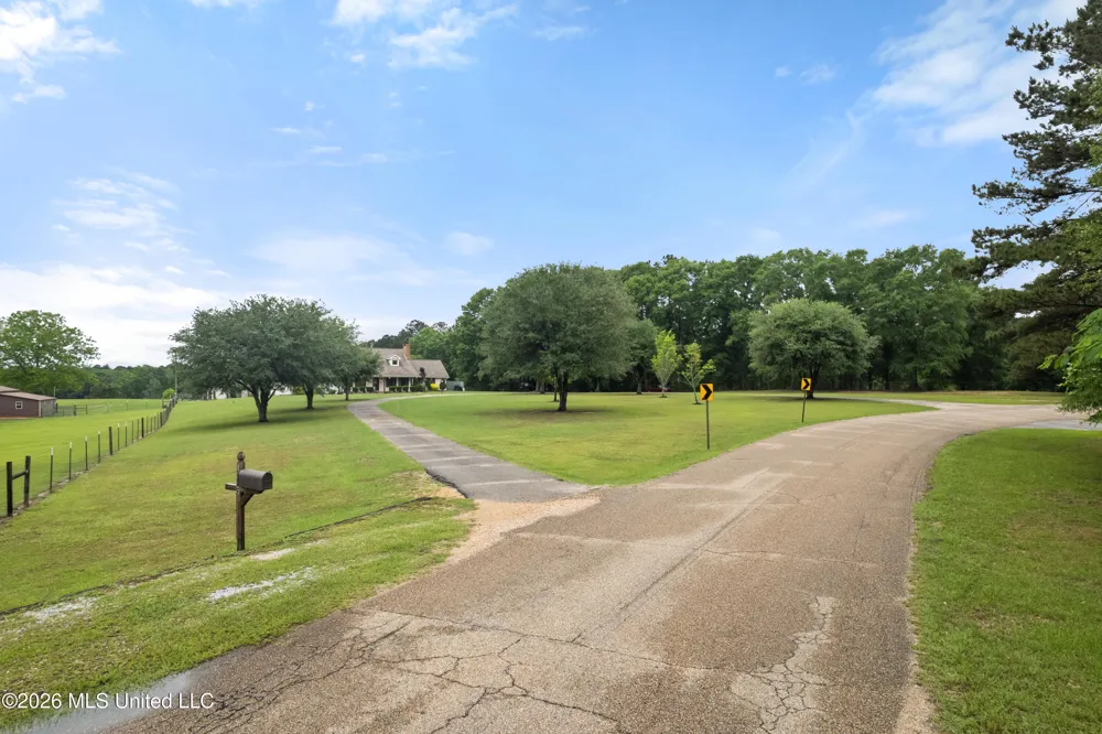 1329 Grantham Road Sumrall, MS 39482