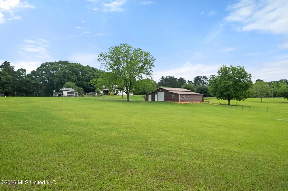 1329 Grantham Road Sumrall, MS 39482