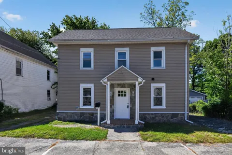 10 W EAST STREET